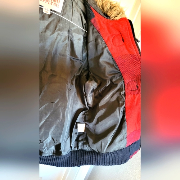 BLACK AND RED WINTER COAT - Picture 4 of 7